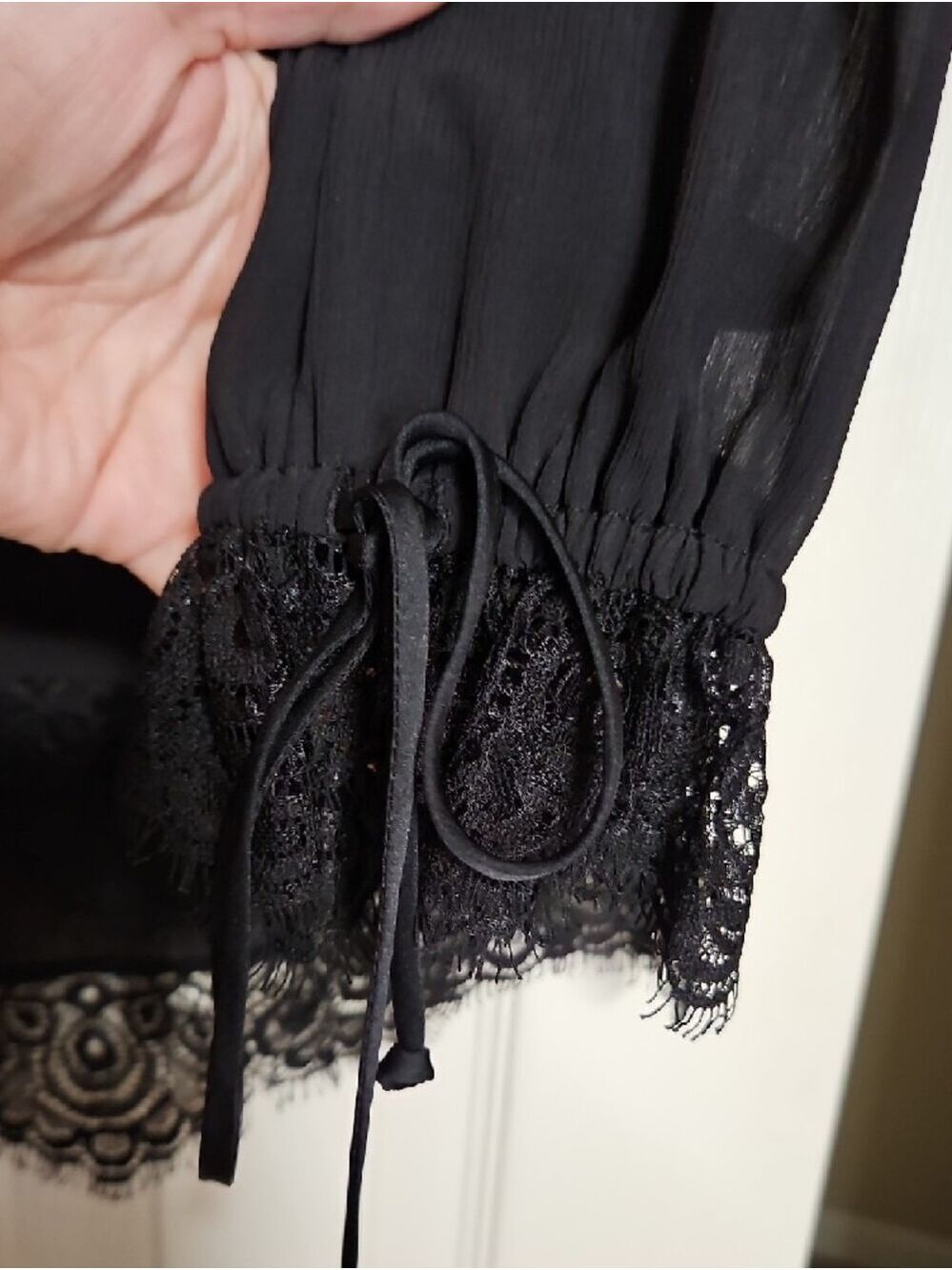 White House Black Market Black Crochet-Trim Top Size 0 - Picture 7 of 10